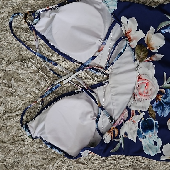 Floral Cupshe one piece bathing suit - Picture 4 of 5